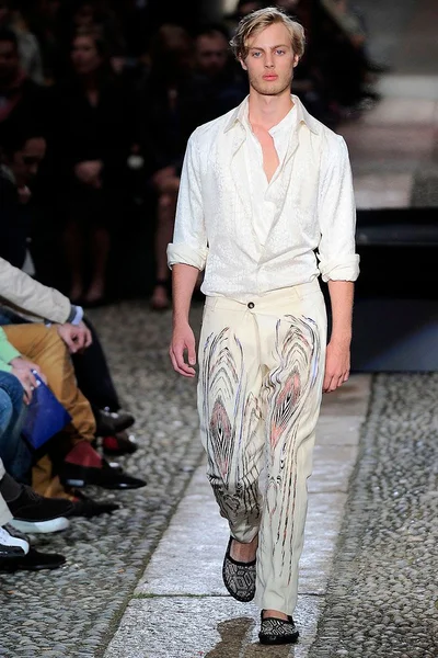 Look 7